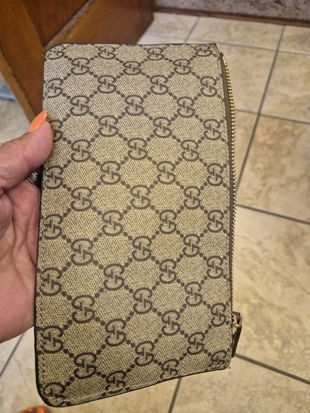 Gucci Beige GG Supreme Zip pouch - Picture 1 of 6